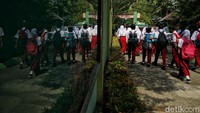 Merujuk Inmendagri nomor 1 tahun 2022, pembelajaran di satuan pendidikan pada wilayah PPKM level 2 tetap bisa dilakukan secara tatap muka terbatas dan/atau jarak jauh. Kegiatan belajar mengajar dilakukan berdasarkan Keputusan Bersama Menteri Pendidikan dan Kebudayaan, Riset dan Teknologi, Menteri Agama, Menteri Kesehatan dan Menteri Dalam Negeri Nomor 05/KB/202l, Nomor 1347 Tahun 2021, Nomor HK.01.08/ MENKES/ 6678/ 2021, Nomor 443-5847 Tahun 2021 tentang Panduan Penyelenggaraan Pembelajaran di Masa Pandemi Coronavirus Disease 2019 (COVID-19).