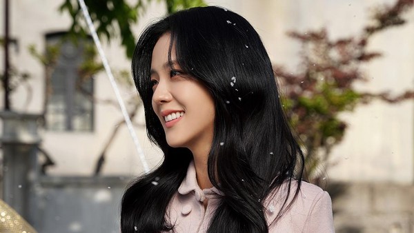 Kecantikan Jisoo BLACKPINK, Usia 27 Tahun Masih Pantas Perankan Anak Kuliahan