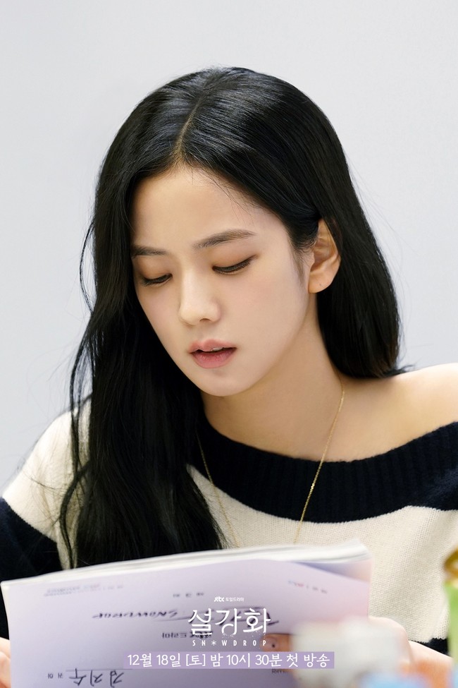 Jisoo BLACKPINK berulang tahun ke-27 pada 3 Januari 2022. Visual grup BLACKPINK itu tengah membintangi drama Korea Snowdrop yang menandai debut aktingnya sebagai pemeran utama wanita. Foto: dok. JTBC