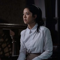 Jisoo BLACKPINK mengaku tidak menemui kendala saat syuting meskipun harus bolak-balik promosi dengan BLACKPINK dan berada di lokasi syuting. “Karena dunia tempat Young Ro dan Jisoo tinggal sangat berbeda dengan satu sama lain, aku tidak bingung.” Foto: dok. JTBC