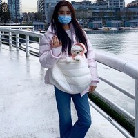 Penampilan Joey Wong yang tampak awet muda sayangnya tidak lepas dari gosip miring. Sejumlah media memberitakan bahwa wajah awet muda Joey Wong diduga hasil suntik Botox dan operasi plastik. Foto: Dok. Internet/Baidu Tieba