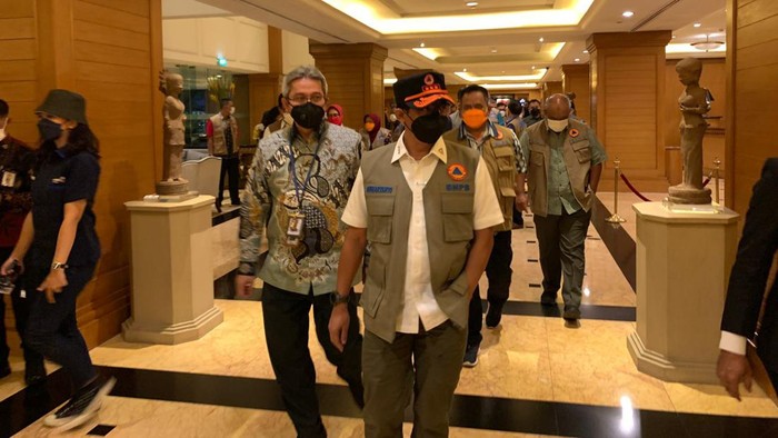 Pelaku perjalanan dari luar negeri (LN) diwajibkan untuk menjalani karantina selama 7 sampai 10 hari. Kepala BNPB Letjen TNI Suharyanto menemukan masih ada warga yang tidak mengetahui terkait aturan tersebut.