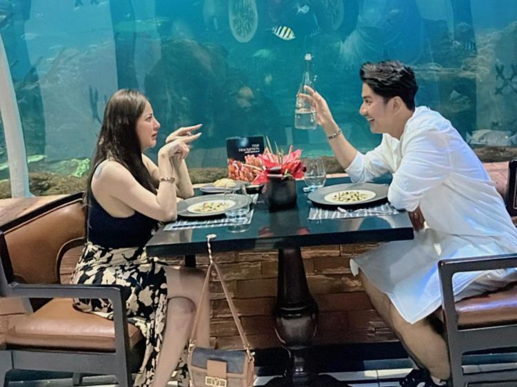 Keseruan Ayu Aulia Saat Makan Bareng Zikri Daulay di Resto Bawah Laut