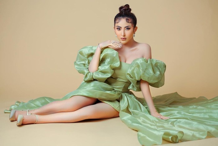 Keseruan Ayu Aulia Saat Makan Bareng Zikri Daulay di Resto Bawah Laut