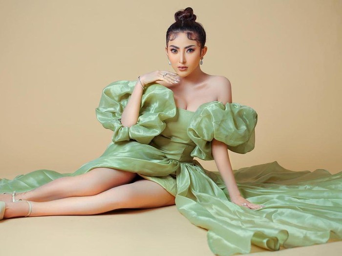 Keseruan Ayu Aulia Saat Makan Bareng Zikri Daulay di Resto Bawah Laut