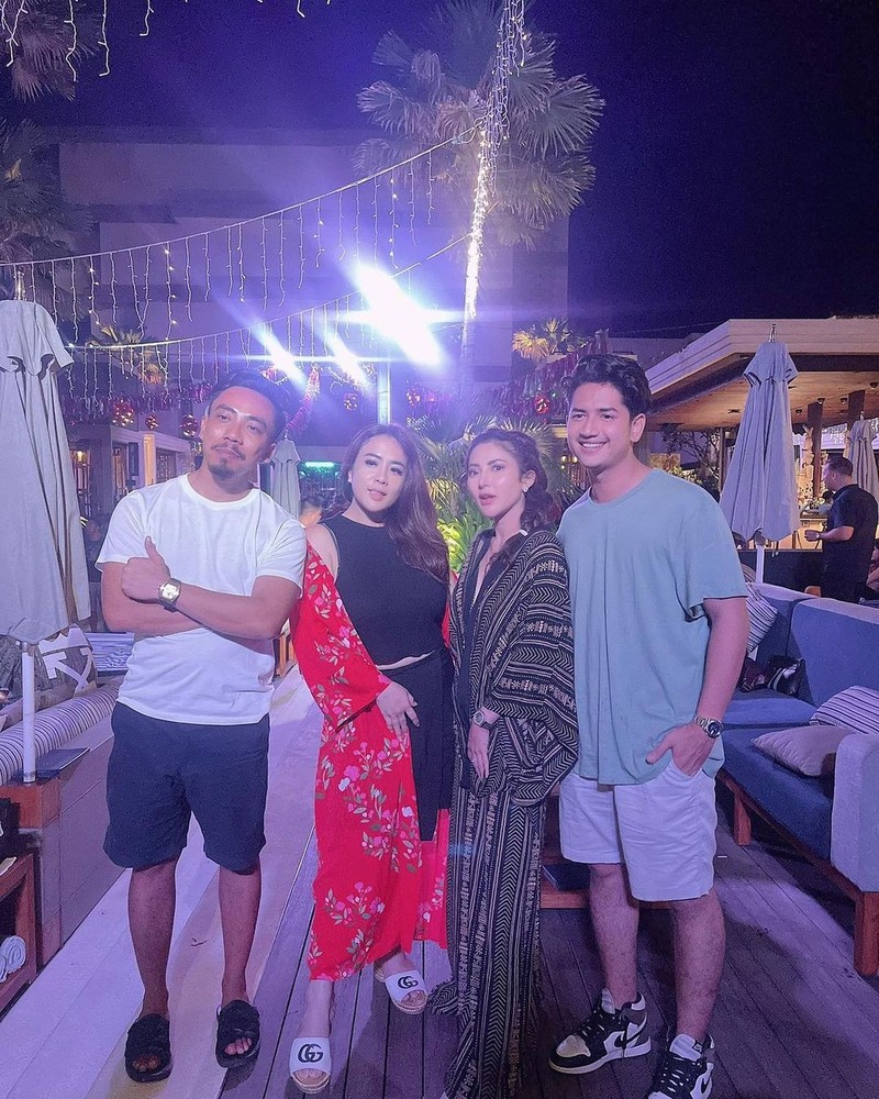 Keseruan Ayu Aulia Saat Makan Bareng Zikri Daulay di Resto Bawah Laut