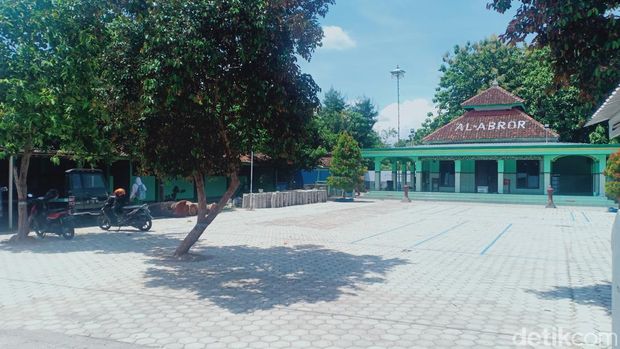 Madrasah Ibtidaiyah Al Ibror Magetan