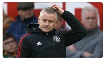 Yang bikin Ole Out jadi berpikir, ini salah pelatih apa pemain. Foto: Twitter