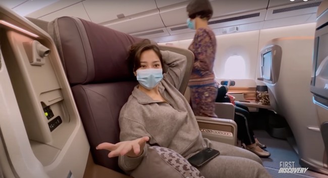 Tak hanya berdua dengan Indra Priawan, pasangan suami istri itu mengungkapkan bahwa mereka mengajak serta orang tua, dan beberapa kerabatnya. Sebagian diantaranya ada yang sudah terlebih dahulu berangkat ke Amerika. Foto: YouTube/Nikita Willy Official