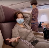 Tak hanya berdua dengan Indra Priawan, pasangan suami istri itu mengungkapkan bahwa mereka mengajak serta orang tua, dan beberapa kerabatnya. Sebagian diantaranya ada yang sudah terlebih dahulu berangkat ke Amerika. Foto: YouTube/Nikita Willy Official