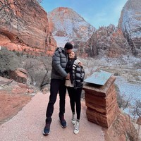 Tak hanya melalui YouTube, Nikita juga membagikan momen kebersamaannya dengan Indra Priawan saat di Amerika ke Instagramnya. Keduanya terlihat mesra berpose di Zion National Park. Baby bump Nikita Willy pun terlihat sudah semakin besar. Foto: Instagram/@nikitawillyofficial94