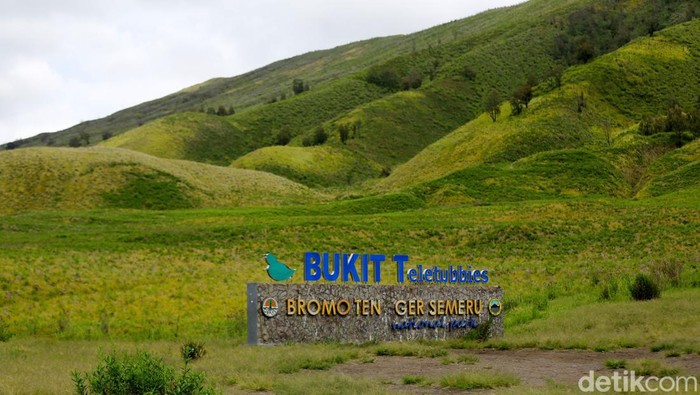 Awal mulanya keindahan Bromo hanya dikenal dengan dua destinasi favorit yakni menikmati Sunrise dan Kawah Bromo saja. Tapi, sejak dibuka pintu masuk lewat Malang, kini bertambah tujuan wisatanya.

Lautan pasir Bromo, Bukit Teletubbies dan padang savana yang terbentang luas.