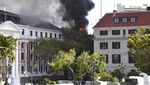 Penampakan Gedung Parlemen Afrika Selatan yang Hangus Dilalap Api