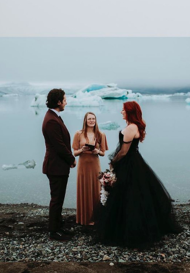 Inilah potret pernikahan Lauren dan Joe yang begitu terasa ‘magical’. Foto: dok. Instagram (fotografer: @caitlinconnell.photo)