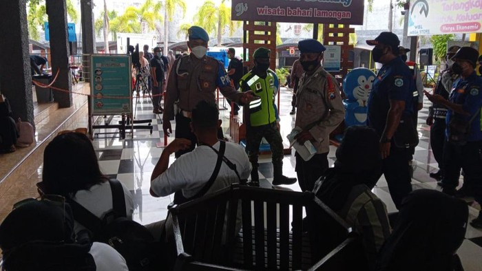 Petugas Gabungan Ekstra Ketat Awasi Prokes di tempat wisata lamongan
