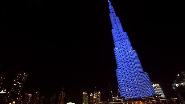 Ada fakta unik yang menarik untuk diketahui terkait Burj Khalifa. Saking tingginya gedung pencakar langit ini, waktu berbuka puasa di Burj Khalifa pun berbeda-beda. Getty Images/Warren Little.