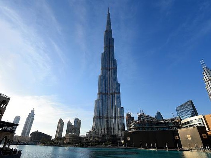 Burj Khalifa dikenal sebagai bangunan ikonik yang ada di Dubai. Gedung tertinggi di dunia itu dibuka pada tanggal 4 Januari 2004, tepat 12 tahun lalu.