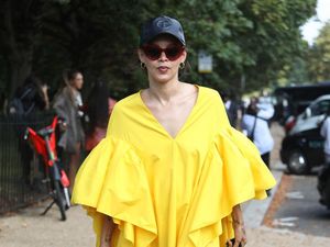 5 Tren Warna Baju 2022, Hijau Zamrud Hingga Kuning Mencolok