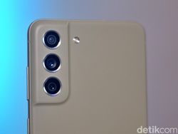 Unboxing Samsung Galaxy S21 FE, Menggoda di Berbagai Sisi