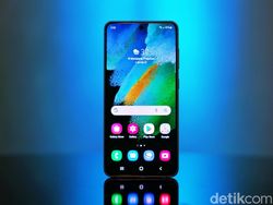 Unboxing Samsung Galaxy S21 FE, Menggoda di Berbagai Sisi