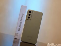 Unboxing Samsung Galaxy S21 FE, Menggoda di Berbagai Sisi