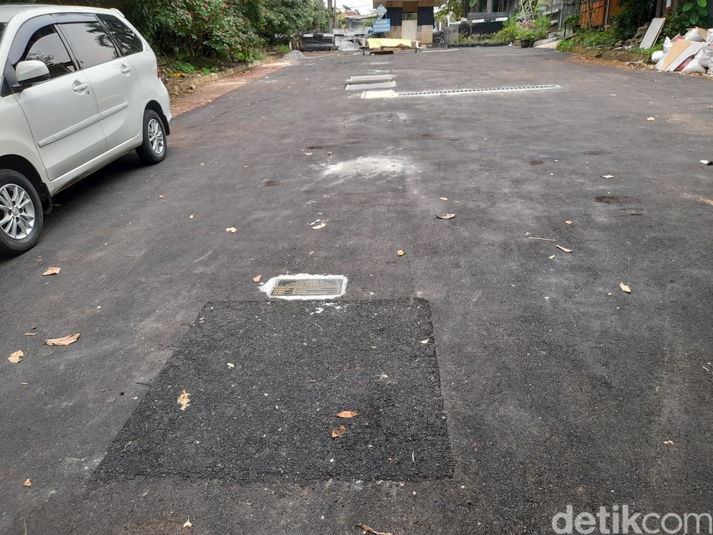 Sumur resapan di Jl Bona Vista, Perumahan Taman Bona Indah, Lebak Bulus, Jakarta Selatan, 4 Januari 2021. (Marteen Ronaldo Pakpahan/detikcom) Sumur resapan di Jl Bona Vista, Perumahan Taman Bona Indah, Lebak Bulus, Jakarta Selatan, 4 Januari 2021. (Marteen Ronaldo Pakpahan/detikcom)