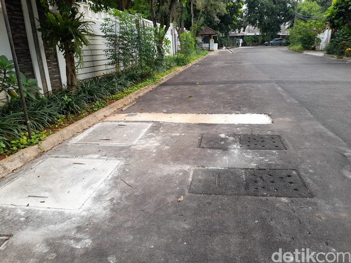 Sumur resapan di Jl Bona Vista, Perumahan Taman Bona Indah, Lebak Bulus, Jakarta Selatan, 4 Januari 2021. (Marteen Ronaldo Pakpahan/detikcom)
