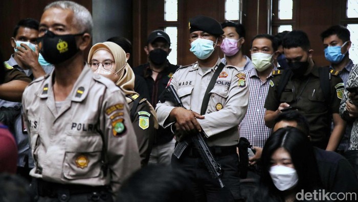 Tok! Mantan Bos ASABRI Divonis Bersalah, Tertinggi Dihukum 20 Tahun Terdakwa kasus dugaan korupsi dana ASABRI Letjen TNI (Purn) Sonny Widjaja dan Mayjen TNI (Purn) Adam Damiri jalani sidang vonis. Mereka divonis 20 tahun penjara.