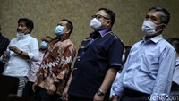Para terdakwa kasus dugaan korupsi pengelolaan dana ASABRI menjalani sidang vonis di Pengadilan Tipikor, Jakarta, Selasa (4/1/2022).