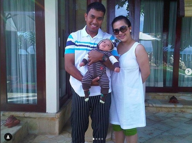 Sejak menikah, penampilan Ahmad Sahroni mulai berubah. Tubuhnya lebih terurus dan selera busananya semakin naik kelas. (Foto: Instagram/@ahmadsahroni88)