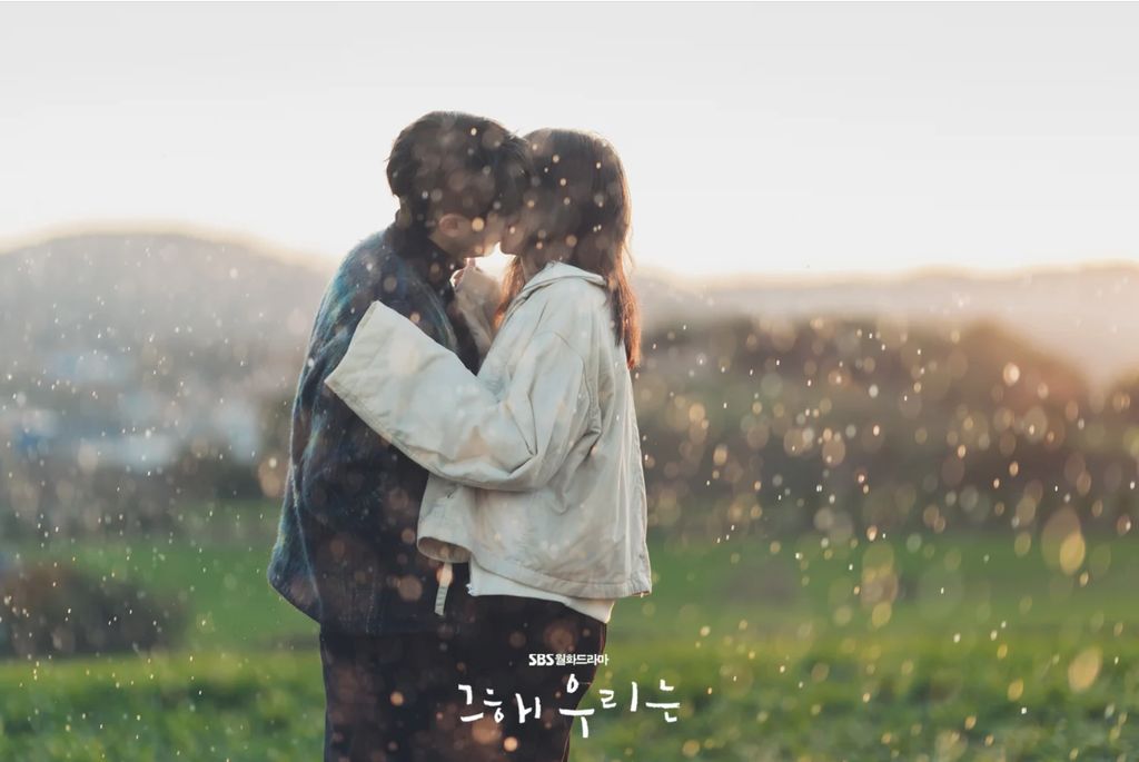 Adegan ciuman Choi Woo Shik dan Kim Da Mi dalam drama Korea Our Beloved Summer