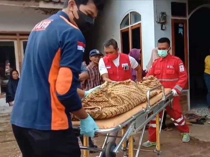anak bunuh bapak di malang