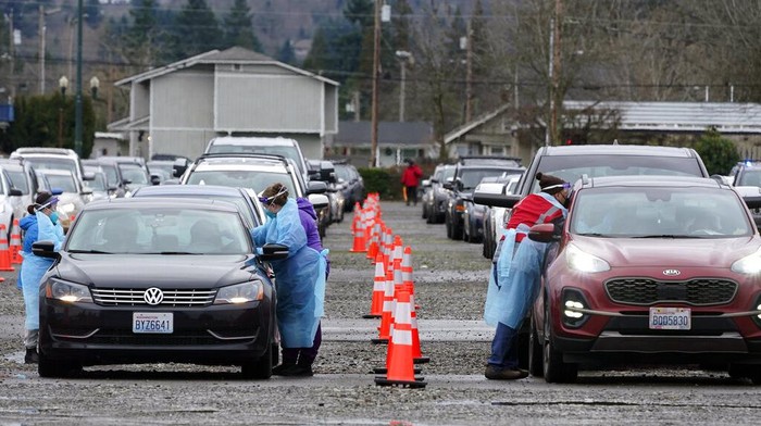 Amerika Serikat tengah menghadapi infeksi COVID-19 dalam beberapa hari terakhir hingga mencatat 1.082.549 kasus dalam kurun waktu 24 jam pada Senin (3/1/2022).