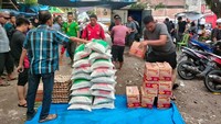 Dalam penyaluran bantuan, pekerja BRI (insan BRILian) juga saling bahu membahu untuk turun langsung memberikan bantuan kepada masyarakat terdampak. Penyaluran bantuan dilakukan secara bertahap dengan memprioritaskan masyarakat yang terdampak lebih parah. 