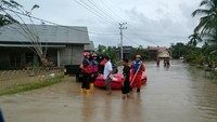 Banjir bandang akibat curah hujan yang tinggi terjadi di wilayah Aceh Utara, Provinsi Aceh pada Selasa (04/01) kemarin. Banjir bandang yang membawa material lumpur, pasir dan kayu tersebut mengakibatkan kerusakan dan mengharuskan warga sekitar mengungsi.
