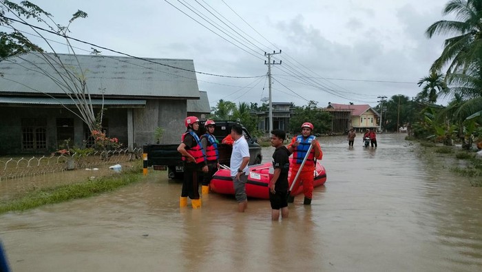 BRI Salurkan Bantuan bagi Korban Banjir di Aceh Utara BRI memberikan bantuan tanggap bencana bagi masyarakat yang terdampak banjir di Aceh Utara. Pekerja BRI (insan BRILian) juga saling bahu membahu untuk turun langsung.