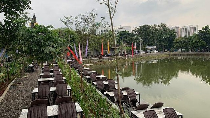 Danau yang berada dikawasan Cinere disulap menjadi lokasi pariwisata dan kuliner. Lokasinya, tepat di Jalan Punukan, Kelurahan Pangkalan Jati, Kecamatan Cinere.