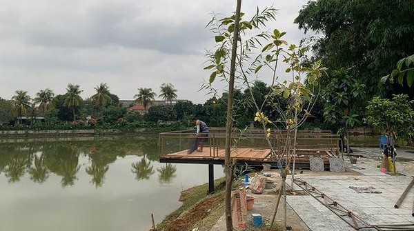 Danau Cinere selama ini kurang diperhatikan, kini lebih cantik penampilannya. Bisa sebagai alternatif wisata untuk warga di sekitar danau seperti warga Jakarta, Depok, dan Tangsel.