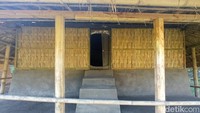 Wisatawan diperbolehkan untuk berkeliling di sana, namun tidak untuk masuk ke dalam rumah. (Bonauli/detikcom)