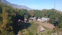 Menurut prasasti, dulunya Sembalun adalah area kawah Gunung Samalas yang dihuni orang Sasak. Saat erupsi, hanya ada tujuh keluarga yang berhasil menyelamatkan diri.  (Bonauli/detikcom)