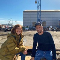 Dalam video memang tidak diperlihatkan bagaimana Coentrao berlayar atau menangkap ikan. Namun penonton bisa melihat potret terbarunya di kawasan laut yang tentu sangat berbeda dari pekerjaan sebelumnya. Kepada presenter, pria 33 tahun itu pun menceritakan pengalamannya. Salah satunya hal yang paling dikenang Coentrao adalah ketika kapalnya menyelamatkan 15 pelayan yang hampir tenggelam. Foto: Instagram