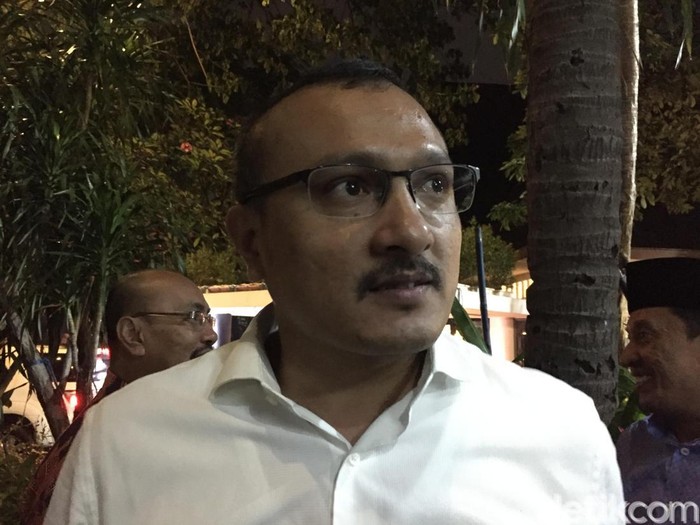 Ferdinand Hutahaean dilaporkan ke polisi karena cuitan twitternya soal Allahmu ternyata lemah. Bagaimana pangkal masalahnya?