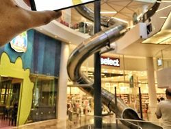 Keren! Gambar di HP Menyatu dengan Dunia Nyata Tanpa Editan Photoshop