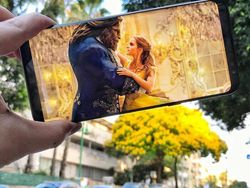 Keren! Gambar di HP Menyatu dengan Dunia Nyata Tanpa Editan Photoshop