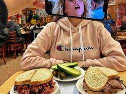 Keren! Gambar di HP Menyatu dengan Dunia Nyata Tanpa Editan Photoshop