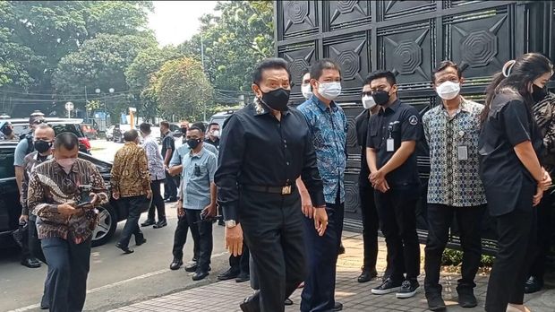 Hendropriyono datang di rumah duka (Wilda/detikcom)