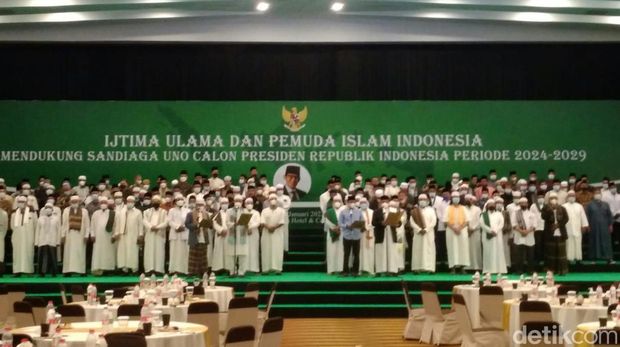 Ijtima Ulama di Sumut deklarasi dukungan Sandiaga Uno jadi Capres 2024 Ijtima Ulama di Sumut deklarasi dukungan Sandiaga Uno jadi Capres 2024