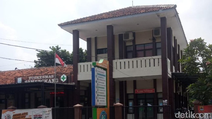 Tarif pelayanan pusat kesehatan masyarakat (Puskesmas) di Kabupaten Cirebon, Jawa Barat naik pada awal tahun ini. Sebelumnya, tarif pelayanan puskesmas Rp 4 ribu, kini menjadi Rp 10 ribu.