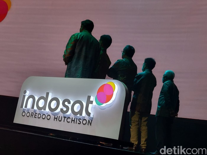 Indosat Ooredoo Hutchison, operator seluler hasil merger Indosat Ooredoo dan Hutchison 3 Indonesia (Tri) resmi beroperasi dan bersaing di industri telekomunikasi Indonesia, Jakarta, Selasa (4/1/2022).