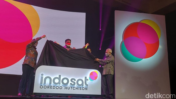 Indosat Ooredoo Hutchison, operator seluler hasil merger Indosat Ooredoo dan Hutchison 3 Indonesia (Tri) resmi beroperasi dan bersaing di industri telekomunikasi Indonesia, Jakarta, Selasa (4/1/2022).